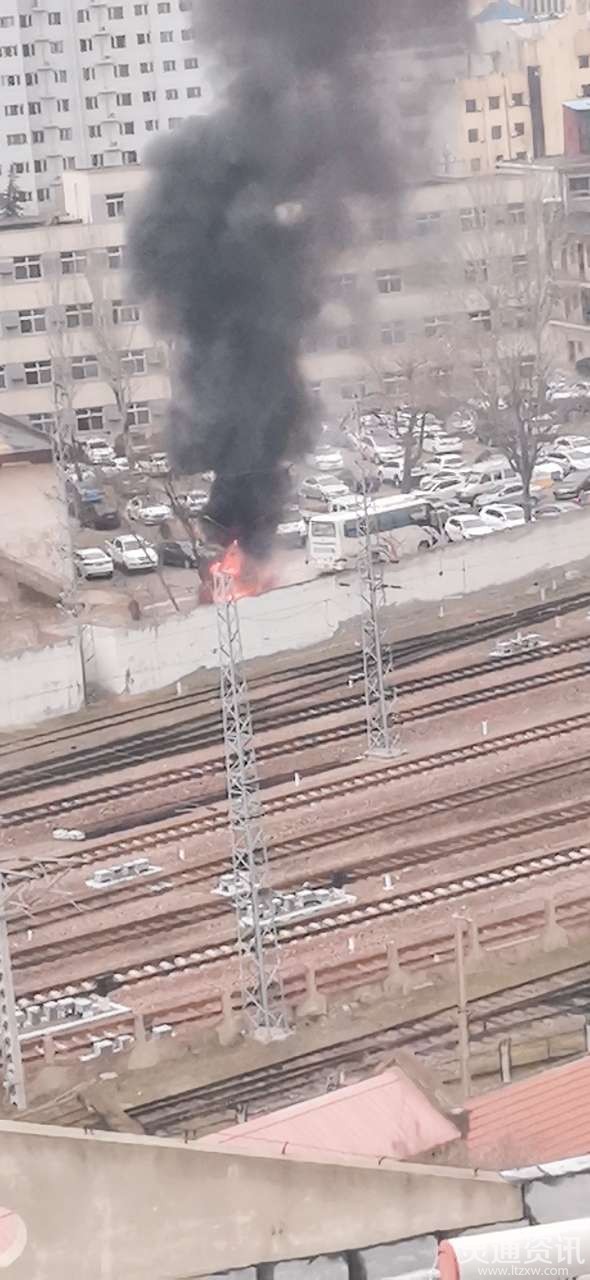 【突发】运城市区火车道附近着火!