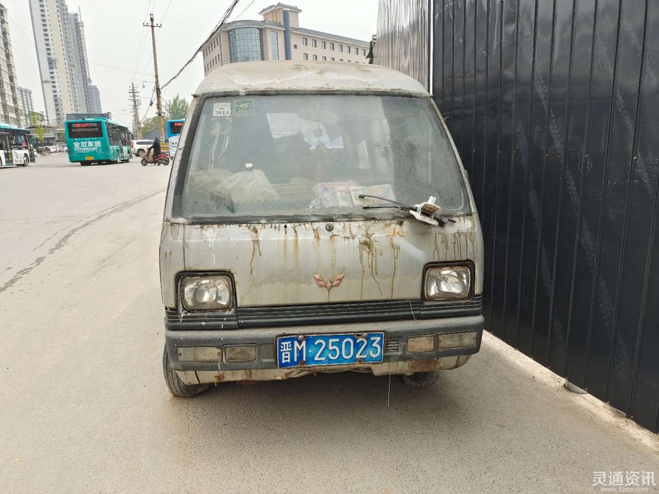运城街头惊现"鬼车"!车内放有冥币!就在滨湖佳苑附近